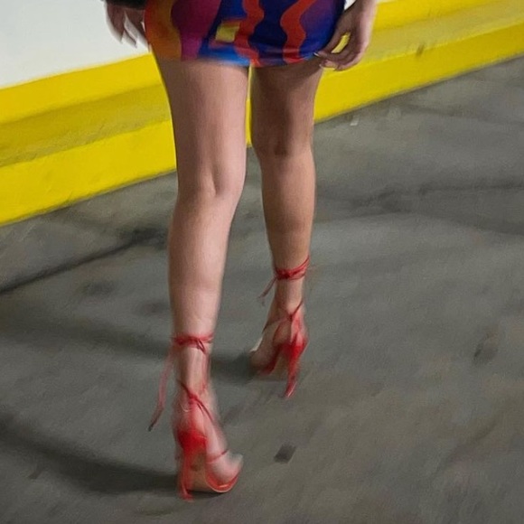 Red strapped square toe heels - Picture 5 of 5